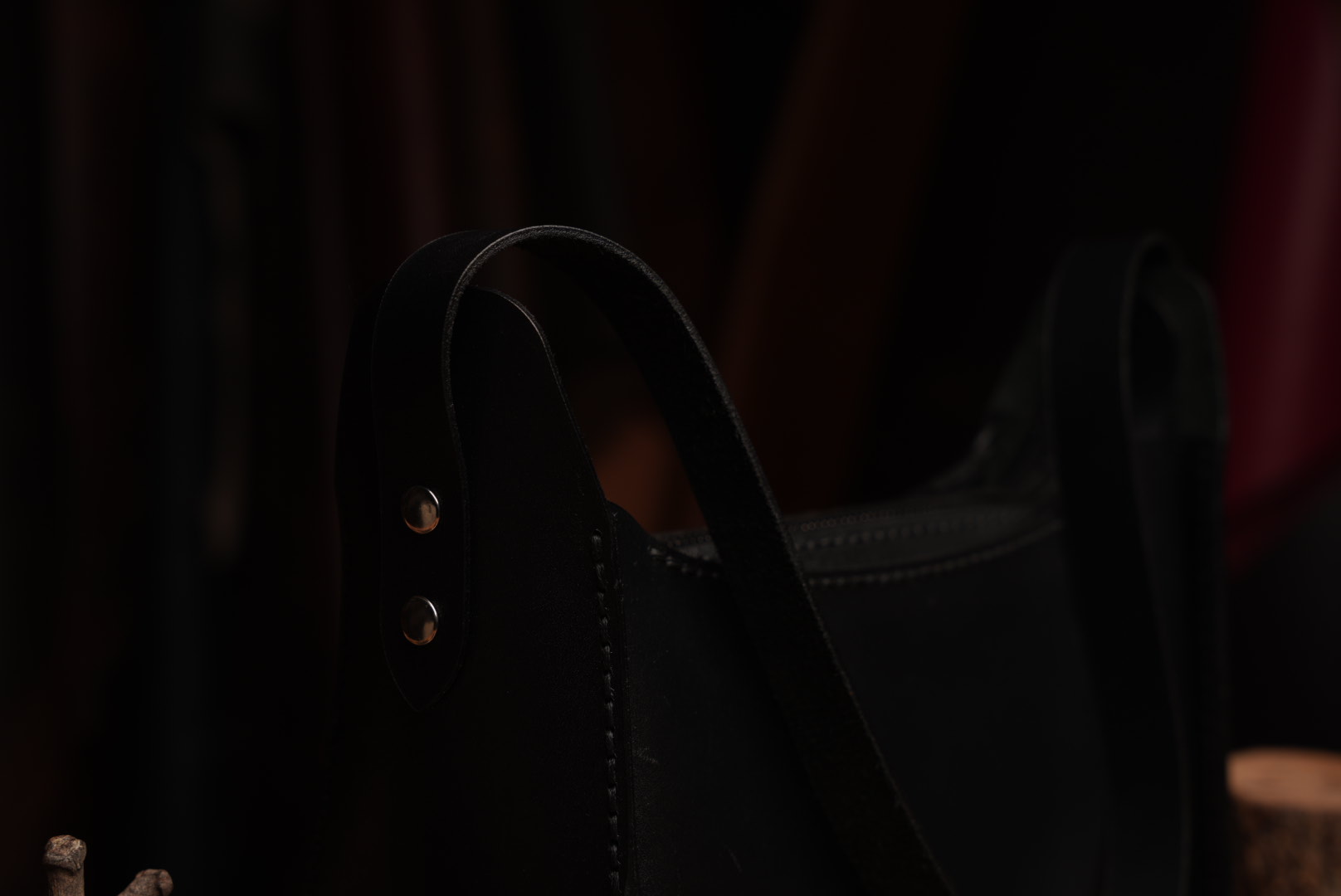 Alloro leather— Leather Collection project frame