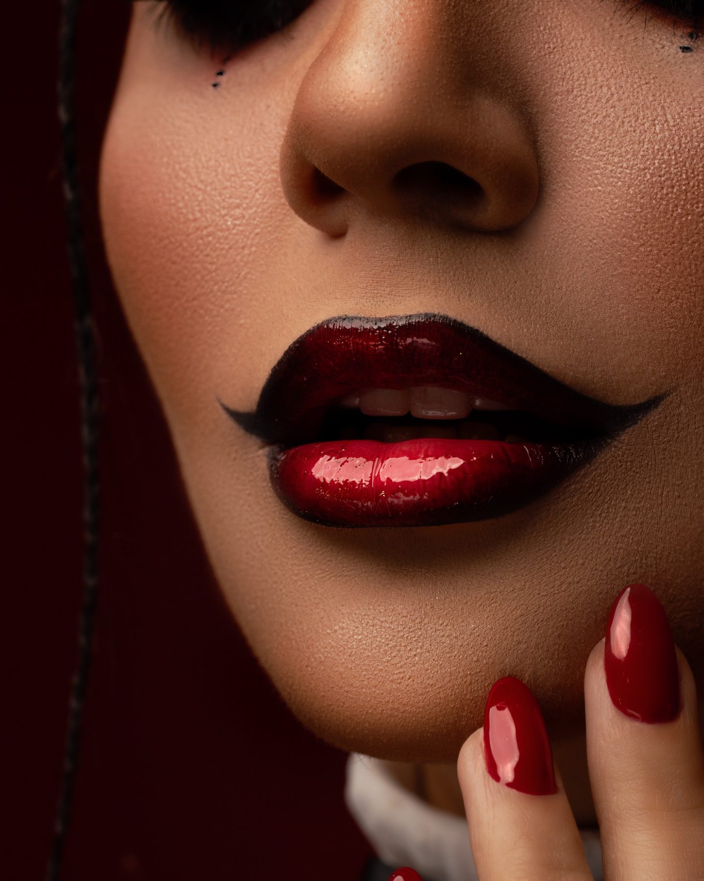 Red Beauty — Graphic Presence project frame