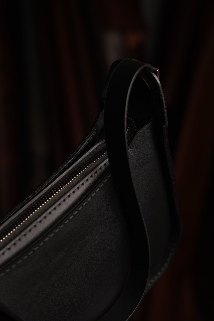 Alloro leather— Leather Collection project frame